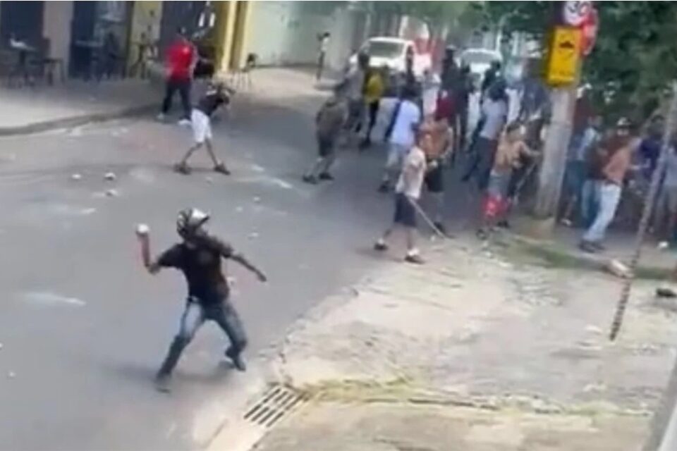 Briga entre torcedores do Atlético-MG e Cruzeiro