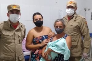 Criança engasgou durante amamentação e mãe foi orientada à fazer manobras de salvamento por telefone (Foto: Divulgação - CBMGO)