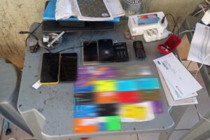 aplicar golpe As Polícias Civis de Goiás e do Maranhão agiram juntas para prender dois homens suspeitos de se passarem por juízes, promotores e desembargadores do Maranhão para aplicarem golpes em políticos maranhenses.