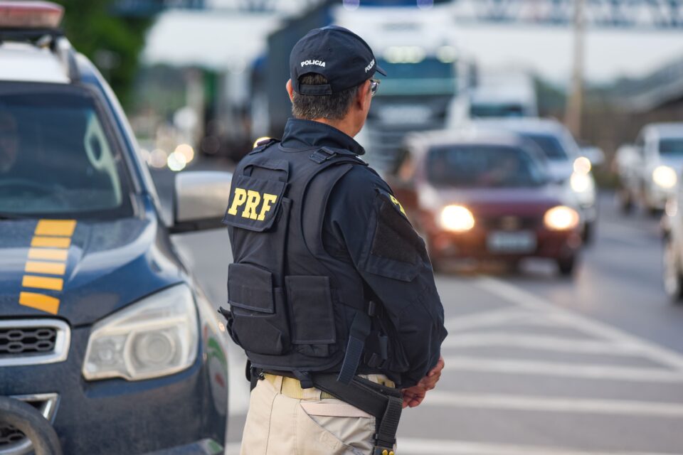 Drogas são apreendidas pela polícia rodoviária federal e homem é preso Foto: Jucimar de Sousa