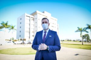 Mendanha assina carta renúncia ao mandato de prefeito de Aparecida (GO)