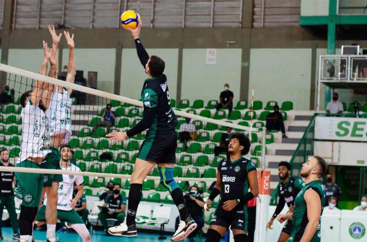 Brasília e Goiás Vôlei se enfrentando