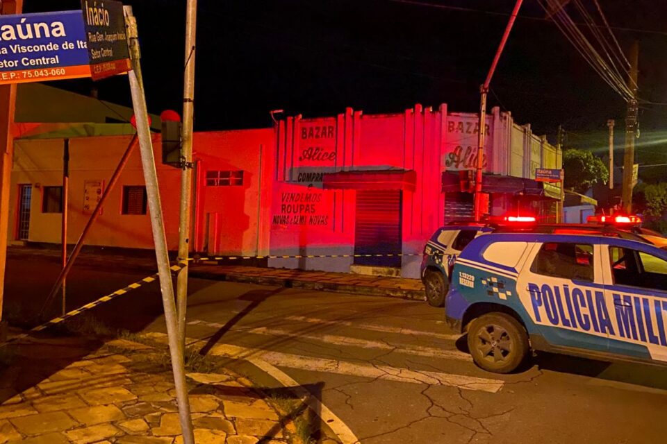 PM isolou a cena do acidente (Foto: Jonathan Cavalcante-Mais Goiás)