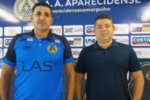 Eduardo Souza ao lado de Elvis Mendes