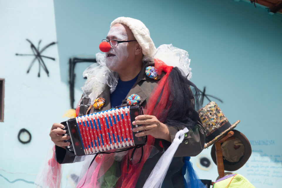 Grupo Pau a Pique retoma apresentações com teatro de rua em Goiânia
