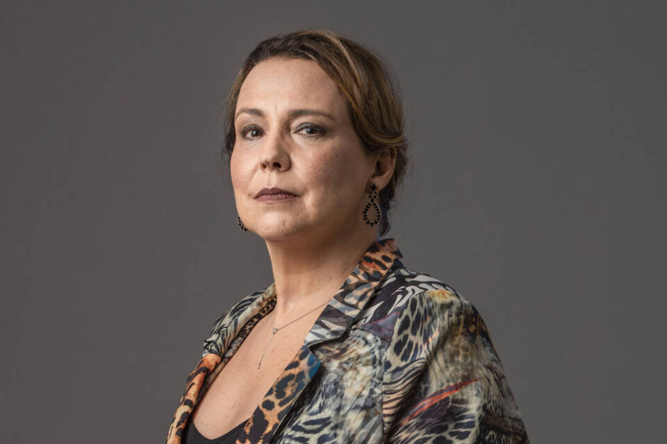 Tumor foi localizado em tomografia para tratar influenza. Ana Beatriz Nogueira fará operação após descobrir câncer no pulmão