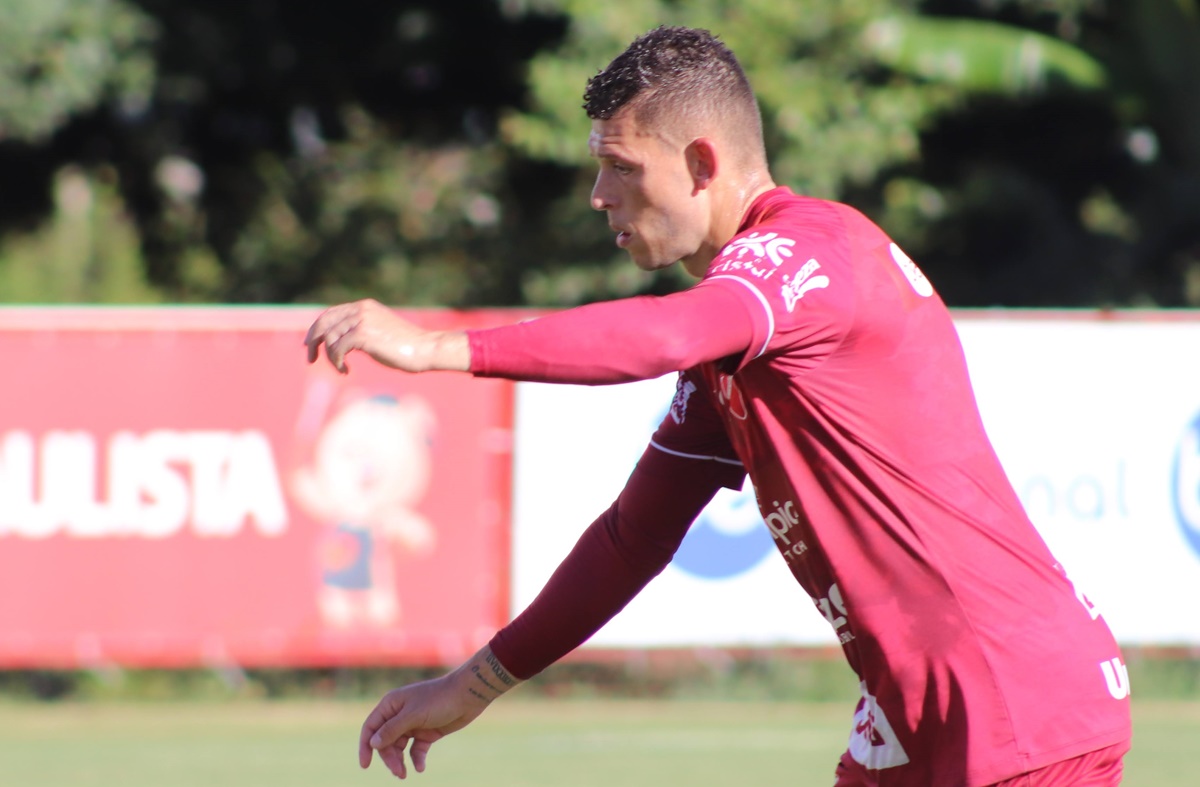 Renato em treino no Vila Nova
