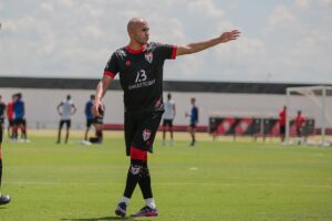 Dudu diz que Atlético não ficará apenas se defendendo na Serrinha