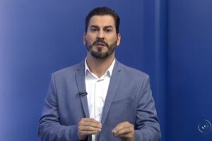 Apresentador chegou a ser socorrido pelo Serviço de Atendimento Móvel de Urgência Jornalista de afiliada da Globo morre após mal súbito