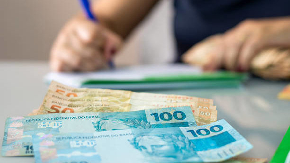 Juiz condena banco a restituir e indeniza idosa por empréstimos feitos em seu nome