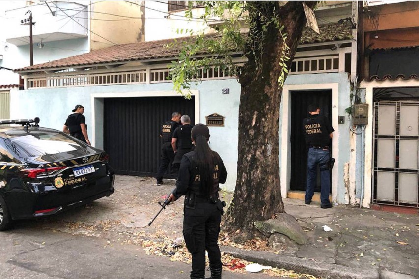 PF faz operação contra bando que usa impressora 3D para montar arma traficada ao Brasil (Foto: Polícia - Divulgação)
