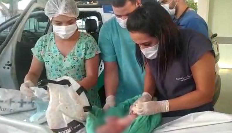 Mãe e filha foram recebidas pela equipe médica e fizeram exames que constataram bons sinais vitais de ambas