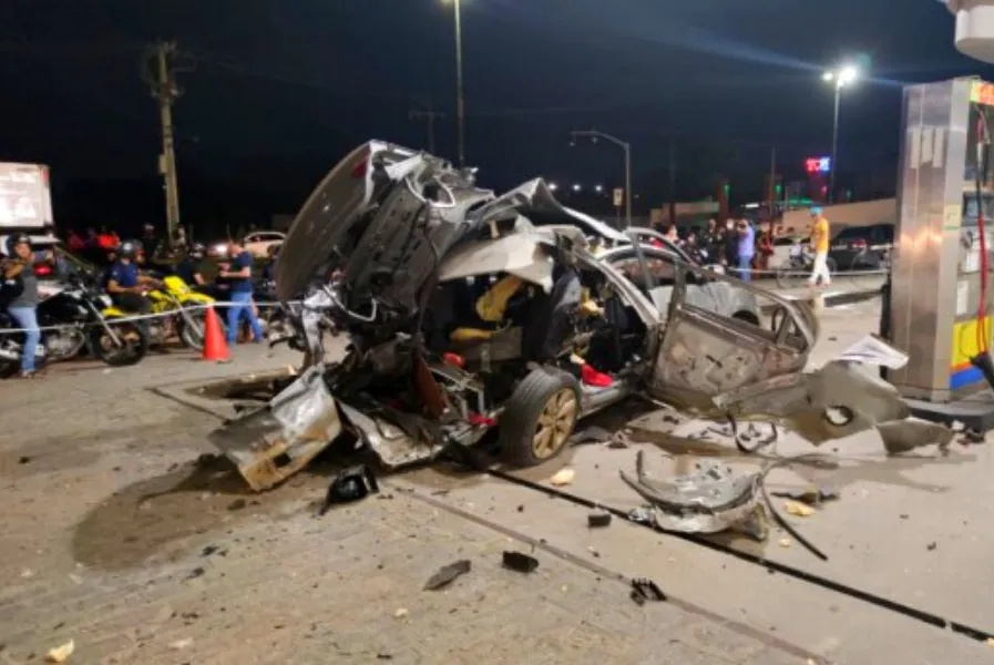 Veículo explode no primeiro abastecimento após conversão para gás, em Fortaleza (Foto: Divulgação)