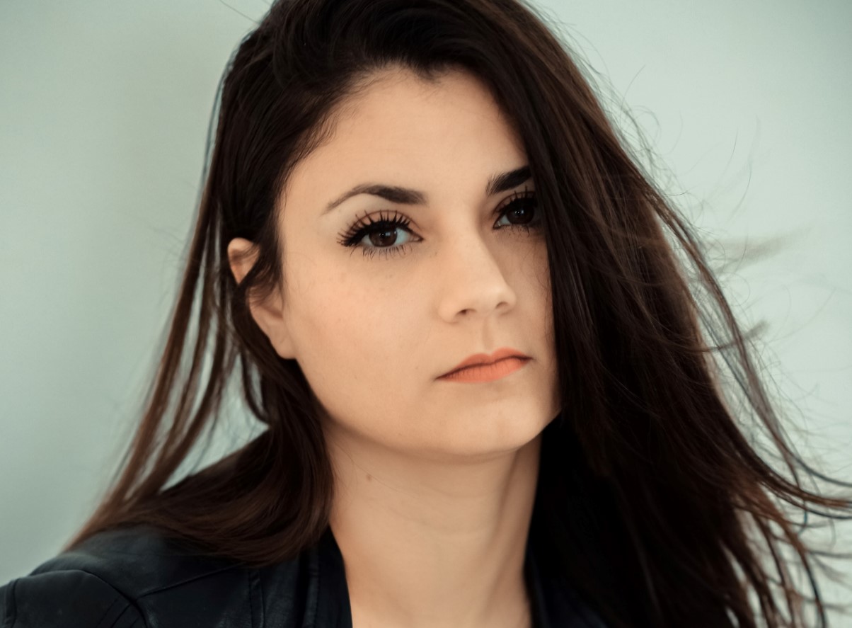 Livro Reflete em Mim, da fotógrafa goiana Iasmim Kudo, será lançado em 25 de março