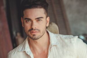 Ex de Sidney Sampaio diz que ator está sendo orientado por especialista Ator teve duas fraturas, mas sem indicação cirúrgica