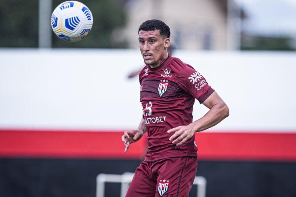 Baralhas em treinamento no CT do Dragão