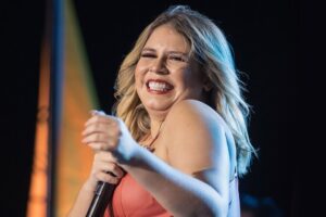 Cantora morreu em novembro de 2021. Marília Mendonça é primeira artista brasileira a atingir 8 bilhões de streams
