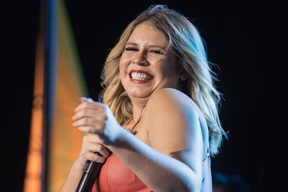 Cantora morreu em novembro de 2021. Marília Mendonça é primeira artista brasileira a atingir 8 bilhões de streams