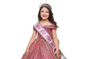 Ela é filha de agricultores, modelo e estuda interpretação. Conheça Charlotte Moroni, goiana de Edéia eleita Pequena Miss Brasil