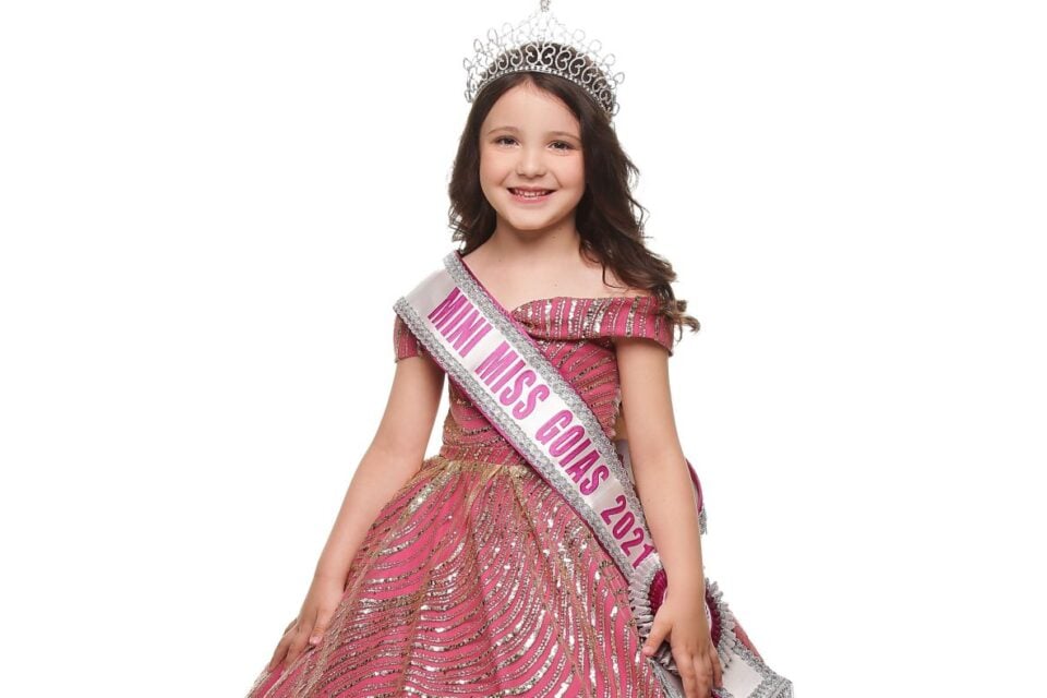 Ela é filha de agricultores, modelo e estuda interpretação. Conheça Charlotte Moroni, goiana de Edéia eleita Pequena Miss Brasil
