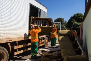 Prefeitura de Goiânia recolhe 15 mil móveis que seriam descartados em lotes, desde janeiro (Foto: Prefeitura de Goiânia)