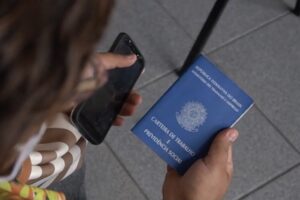 Desemprego recuou 0,9 ponto percentual na comparação com o trimestre encerrado em outubro (12,1%). (Foto: Captura de imagem/ Globo News)