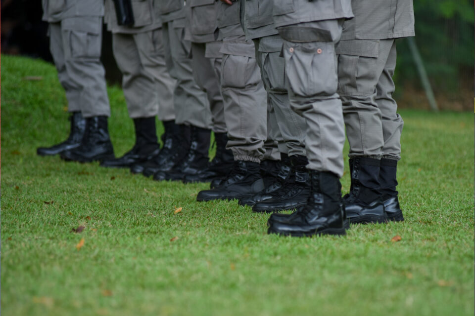 Um levantamento feito pela Polícia Civil de Trindade revelou que a Polícia Militar (PM) foi responsável pela metade das mortes violentas ocorridas no município em 2021. O relatório calcula que a cidade teve um total de 48 homicídios registrados no ano passado. Desses, 23 ocorreram durante abordagens policiais, o que totaliza 47,9% dos casos. Além disso, 11 das vítimas foram atingidas por disparos feitos por policiais militares da 9ª Companhia Independente da PM (9ª CIPM).