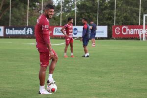 Zagueiro Ricardo Lima será titular do Vila Nova contra o Goiatuba
