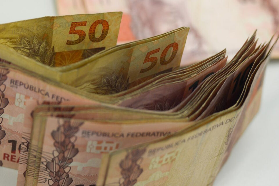Nascidos a partir de 1984 podem sacar neste sábado (26) valor esquecido em bancos