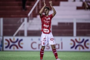 Vitor Graziani em jogo pelo Vila Nova no OBA