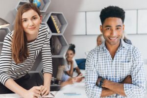 São 329 vagas para ensino superior de diversas áreas e o salário inicial é superior a R$ 4.800, além de benefício.