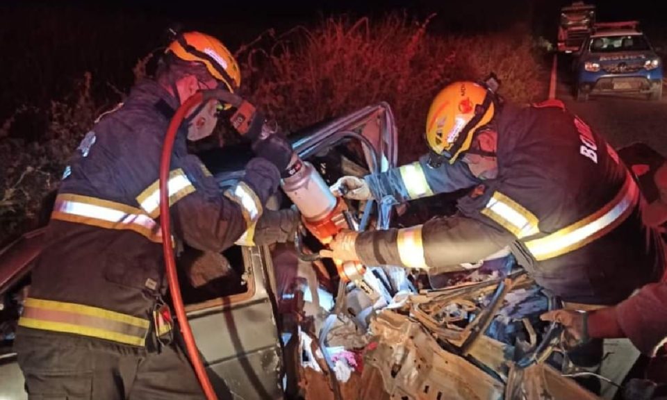 Colisão frontal deixa uma mulher morta e quatro feridos na GO-309 entre Água Limpa e Buriti Alegre (GO)