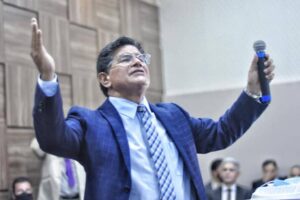 O pastor Gilmar Santos, apontado como lobista do MEC, responde a um processo por suposta fundação fantasma, na cidade de Aparecida (Foto: reprodução)