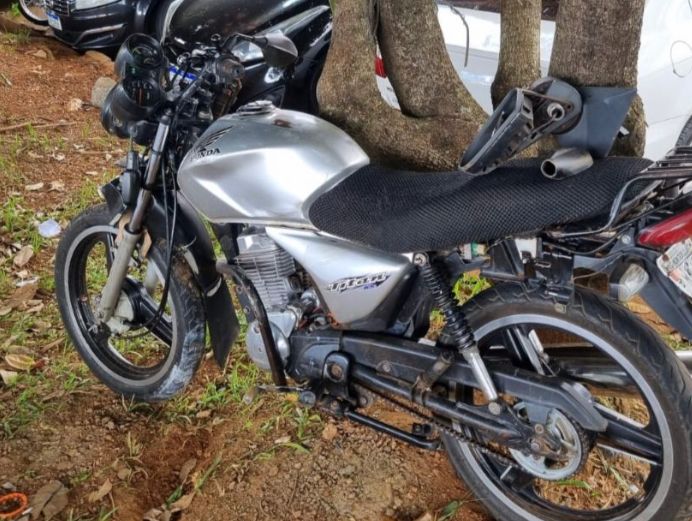 Honda Titan 125 envolvida no acidente de trânsito (Foto: Reprodução)