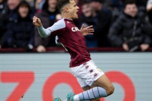 Philippe Coutinho comemorando gol marcado