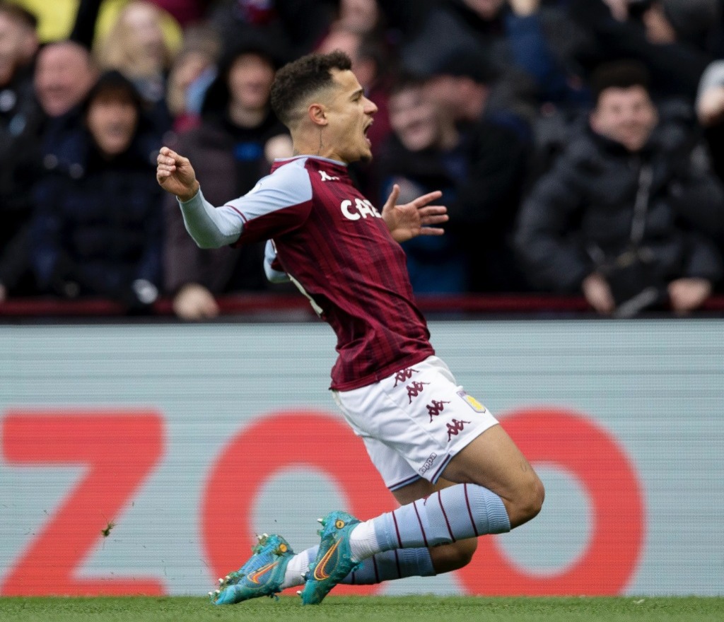 Philippe Coutinho comemorando gol marcado