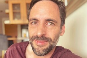 Equipe conseguiu recuperar passaportes depois de mostrar o desenho. Tatuagem de Maradona livra jornalistas de apuros na guerra da Ucrânia