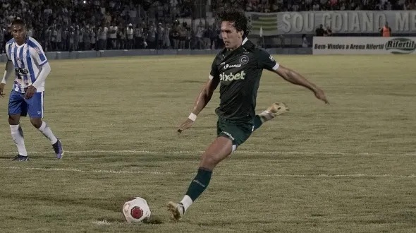 Goiás goleia Crac nas quartas