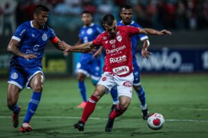 Wagner sendo marcado contra o Goiatuba