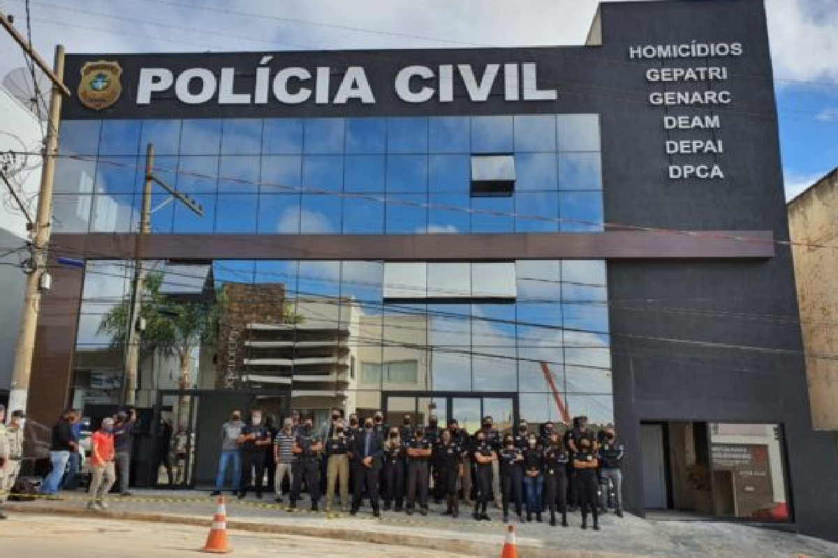 A Polícia Civil prendeu e indiciou um casal suspeito de dopar uma vítima e roubar R$ 3 mil dela, em Luziânia, cidade goiana do entorno do Distrito Federal. O crime aconteceu no Setor Norte Serrinha. Os agentes civis prenderam o homem e a mulher de forma preventiva na manhã da última quinta-feira (10).