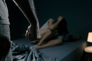 Suspeito de agredir a namorada por ciúmes de uma mensagem no celular é preso em Ouvidor (GO)