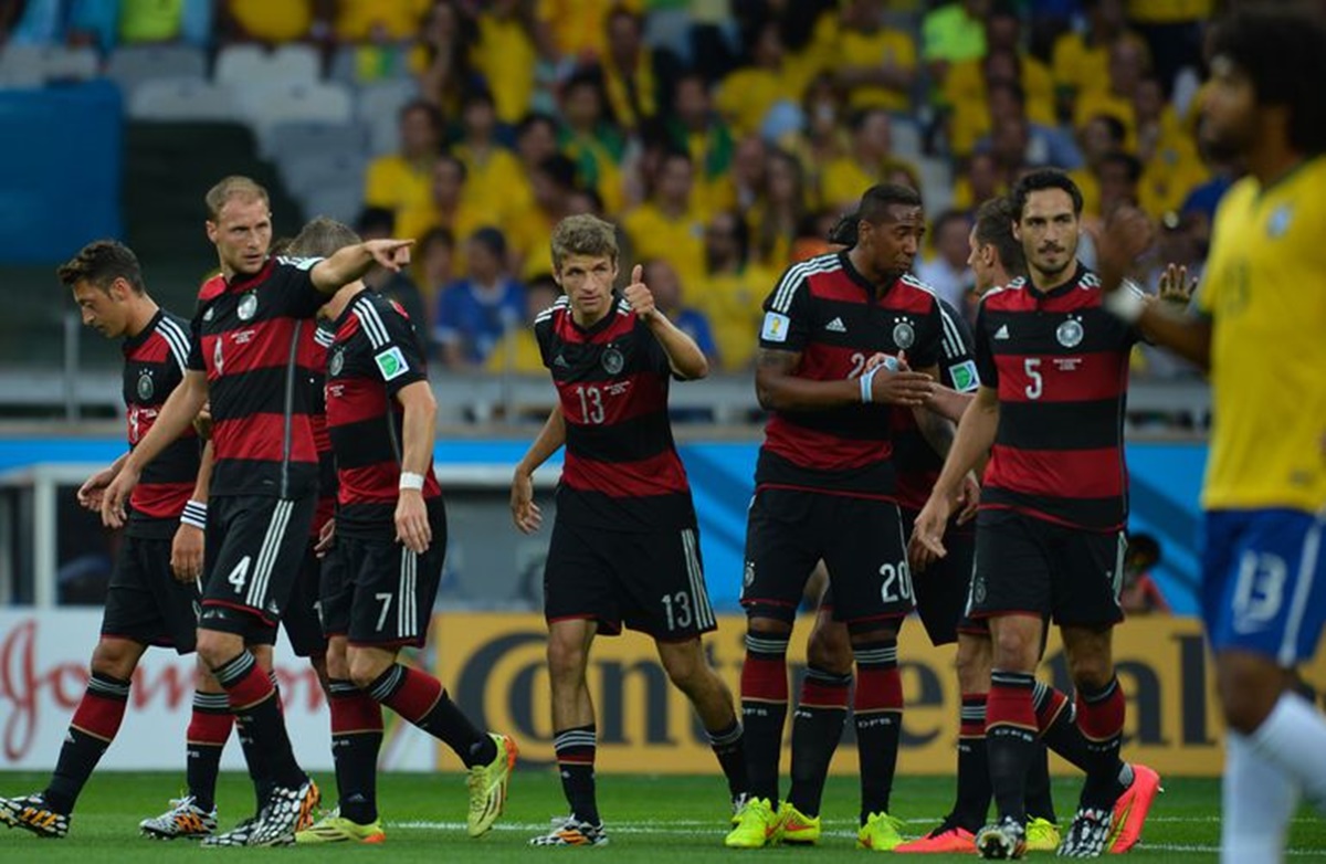 Jogadores da Alemanha comemoram gol contra a seleção brasileira na Copa do Mundo de 2014