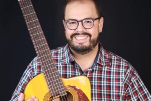 Show de Ricardo Coutinho em Goiânia acontece no Quintal do Jajá, com samba raiz e MPB