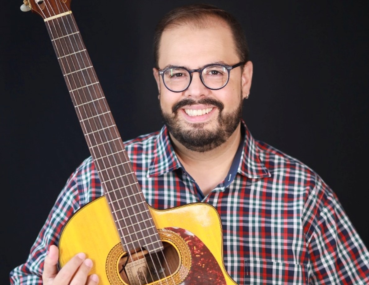 Show de Ricardo Coutinho em Goiânia acontece no Quintal do Jajá, com samba raiz e MPB