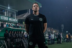 Bruno Pivetti treinador do Goiás na Serrinha