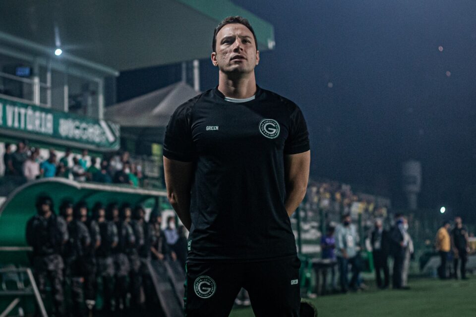 Bruno Pivetti treinador do Goiás na Serrinha