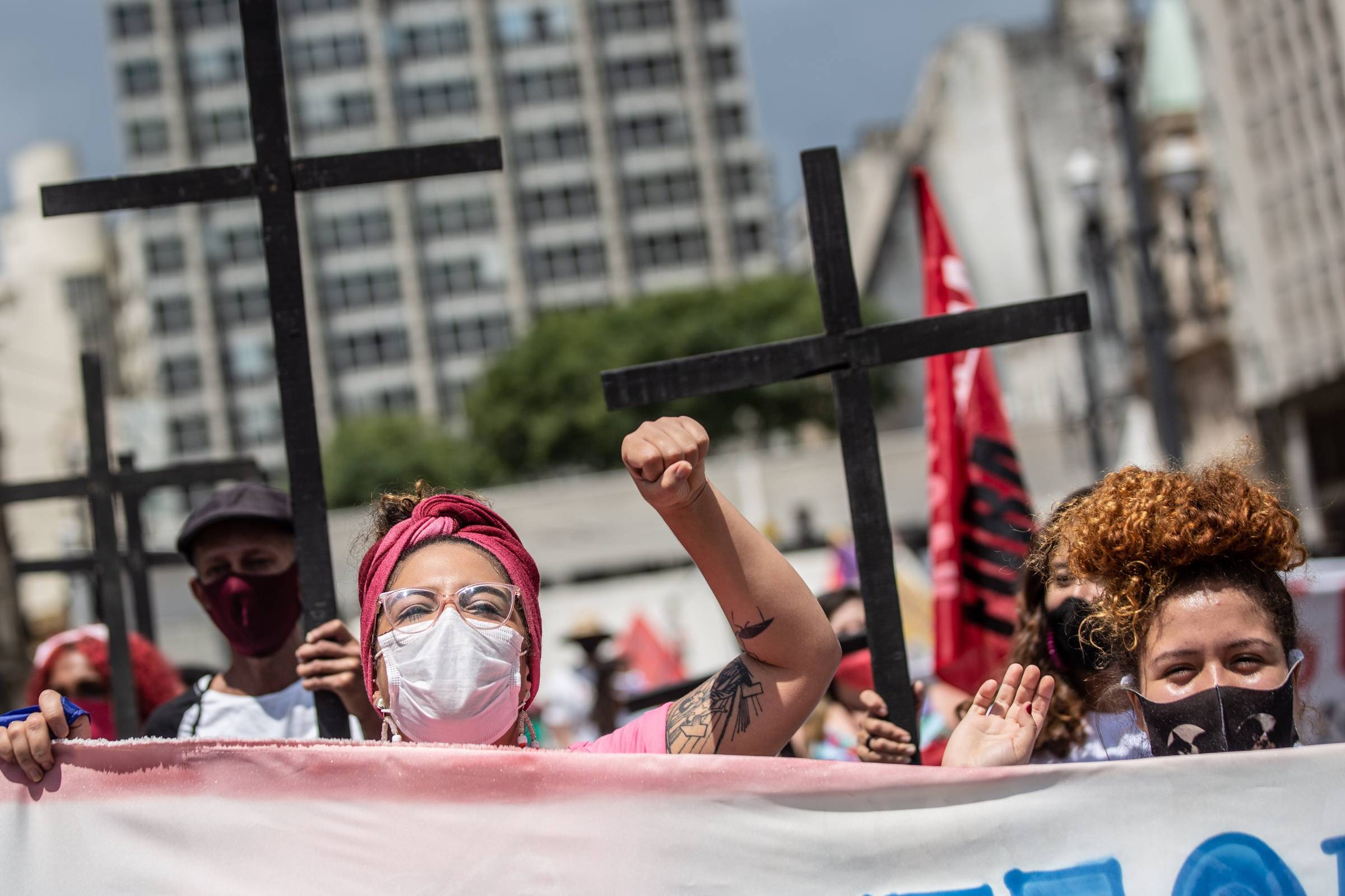 Grupos sociais realizam, na manhã desta terça (8), manifestação em razão do Dia Internacional da Mulher, em Goiânia. (Foto ilustrativa: Bruno Santos/FolhaPress)