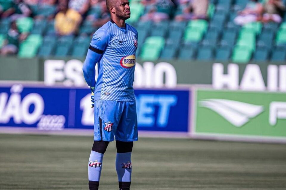 Jeferson, goleiro que defendeu o Anápolis no Goianão 2022
