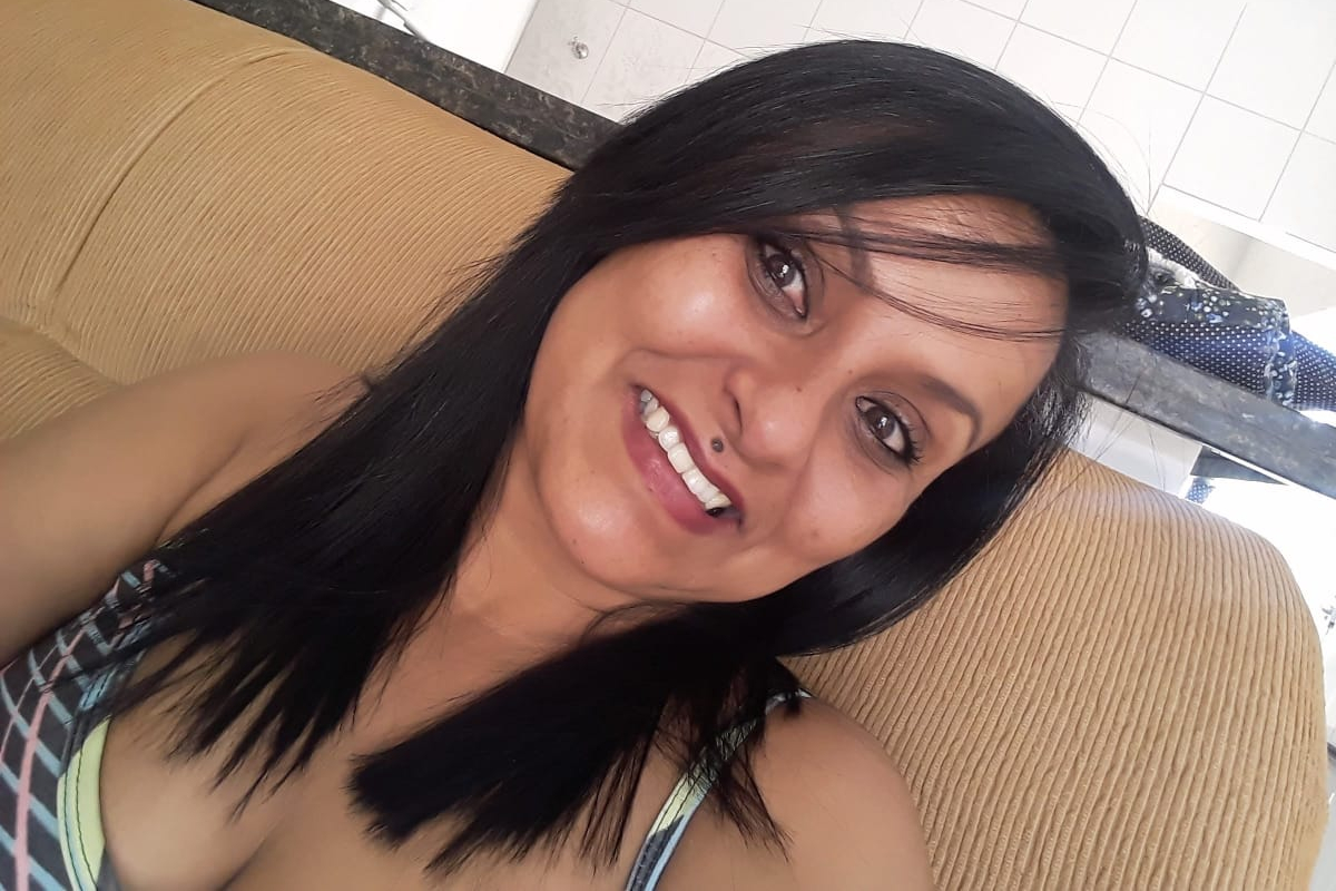A goiana Patrícia Souza Duarte, de 42 anos, viralizou em um aplicativo na internet depois de enviar um áudio desesperada para o marido. Na gravação, a mulher esbraveja após entrar, por engano, no ônibus errado. Ela entrou no coletivo em Goiânia e foi parar na cidade de Trindade, a 23 km de onde mora.
