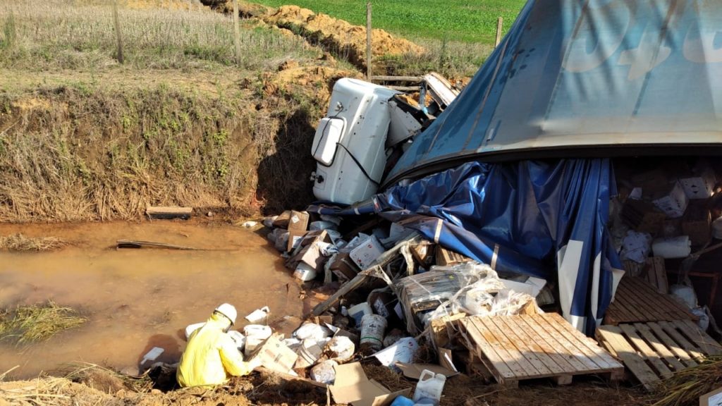 Canal de drenagem poluído por agrotóxicos passará por limpeza após acidente em Cristalina (GO)